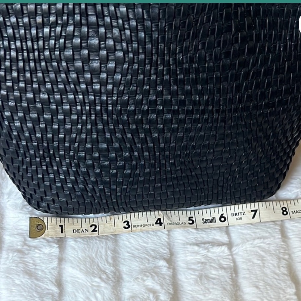 Vilenca Holland Elegant Black Woven Leather Crossbody Bag - Picture 4 of 8